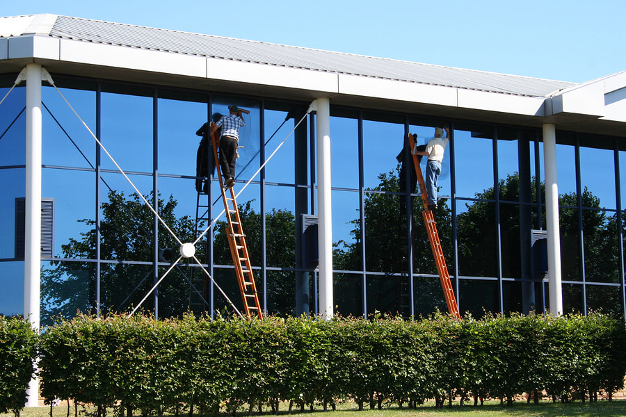 delaware-county-window-cleaning-services-commercial-window-washing-2_orig.jpg