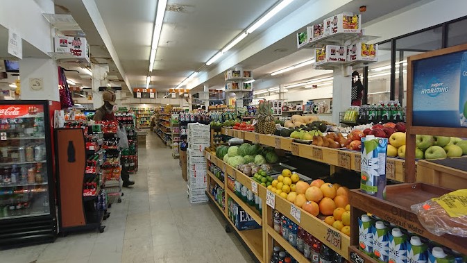 FULLWORTH MARKET Logo